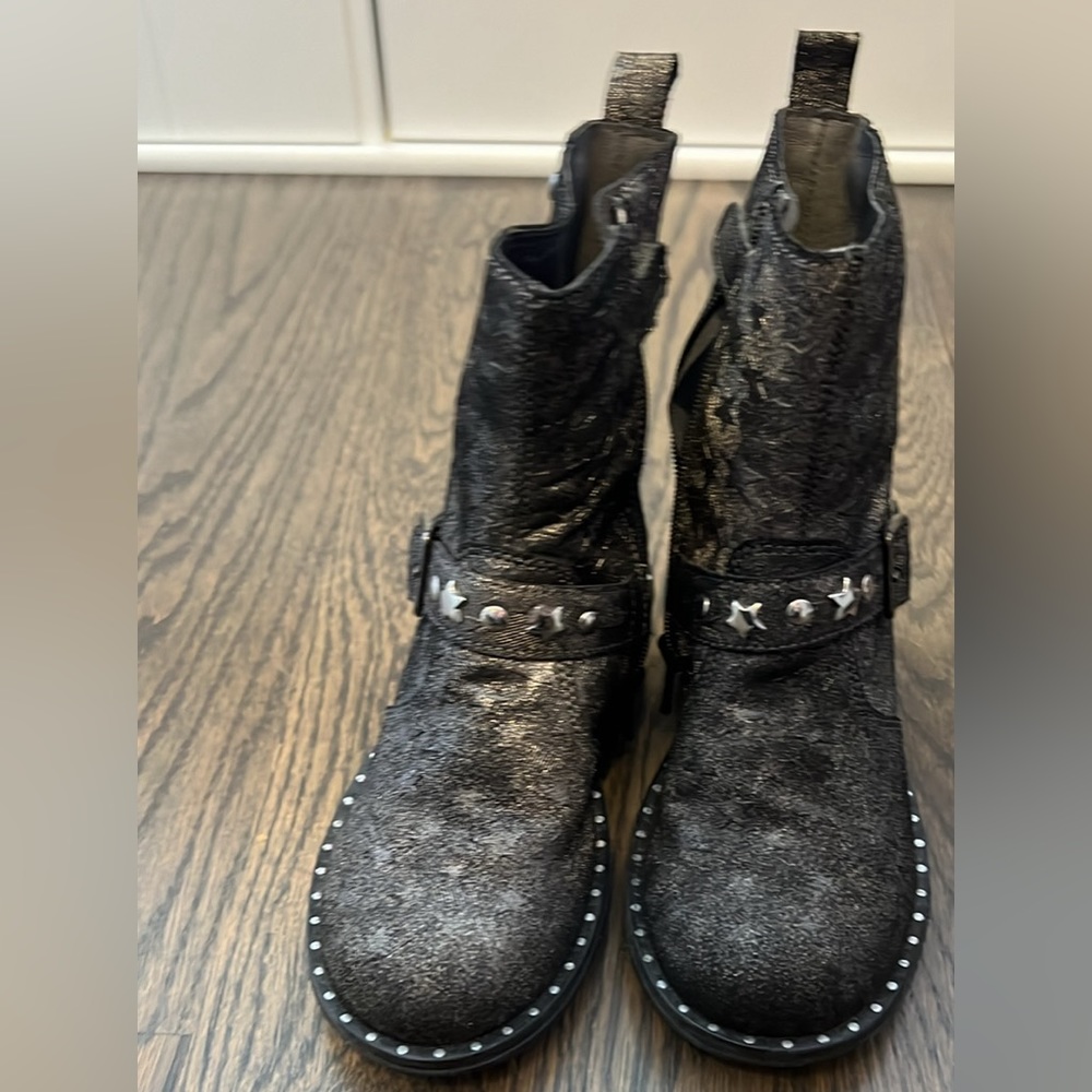 Girls boots size 12 super cute